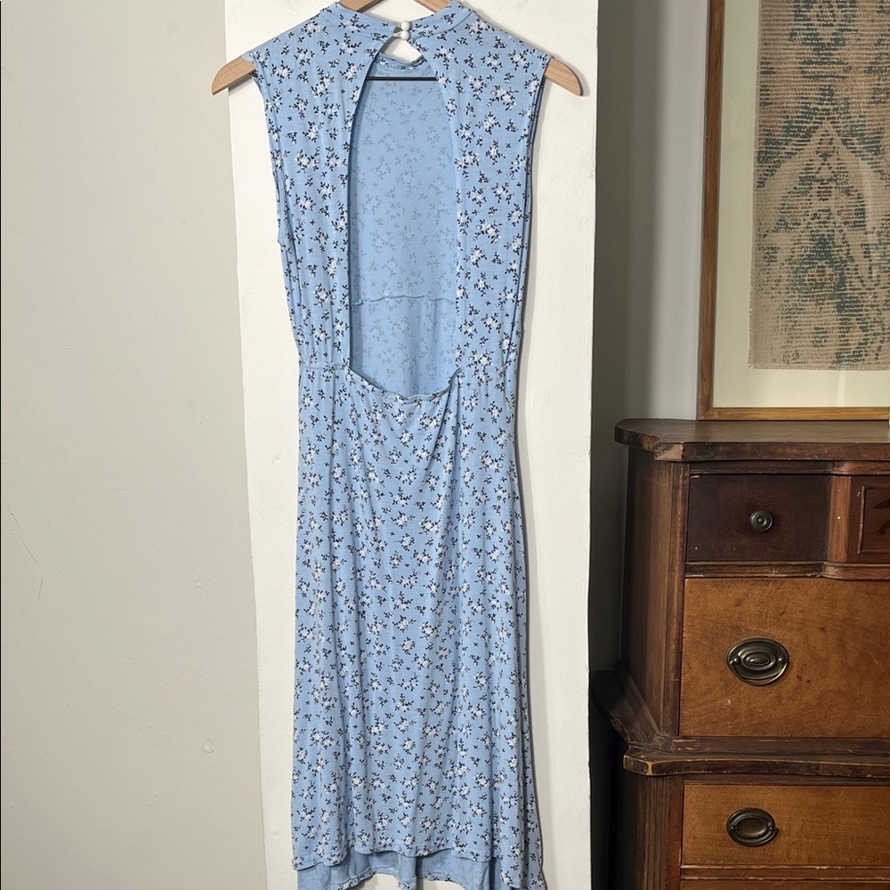 Elegant Blue Floral Dress - Picture 3 of 9